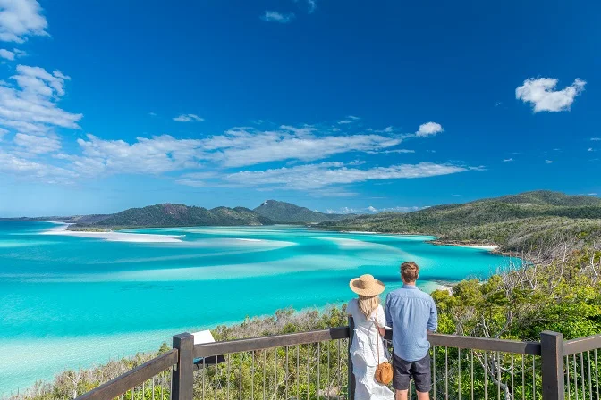 Whitehaven-Beach-couple