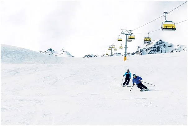 Skiing_the_Alps