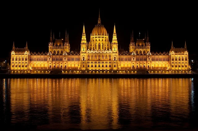 hungarian-parliament-77610_640
