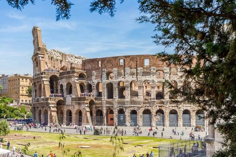 Disrepair-structure-of-The-Colosseum