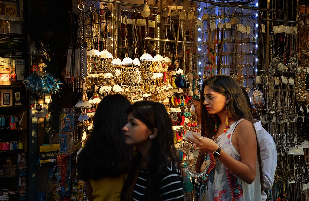 5 Best Places for Street Shopping in Mumbai