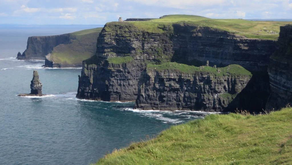 Cliffs_of_Moher_north