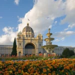 Royal_exhibition_building_tulips_straight-768x530