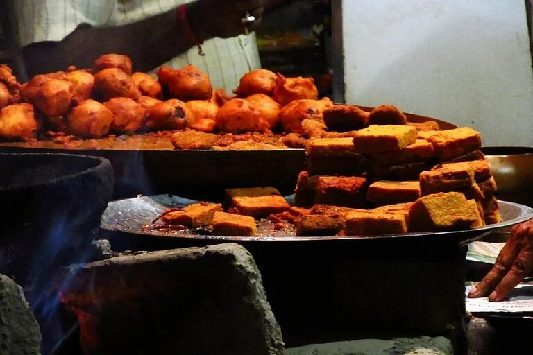 Tele Bhaja: Savory fried treats