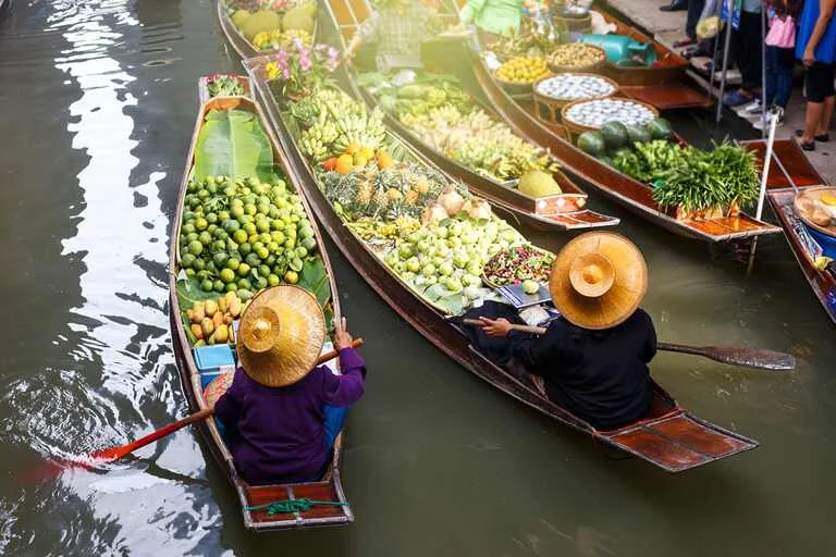 Damnoen Saduak Floating Market